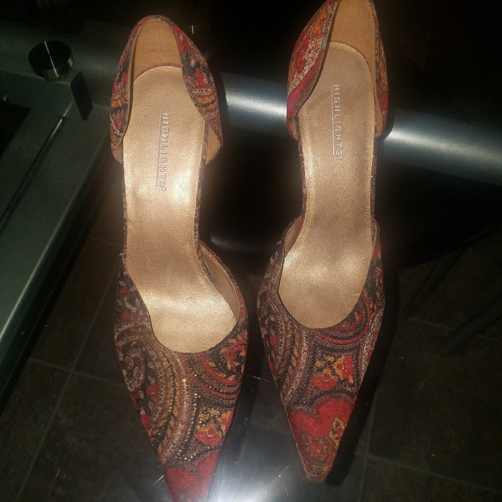 Shoes - Picture 2 of 4